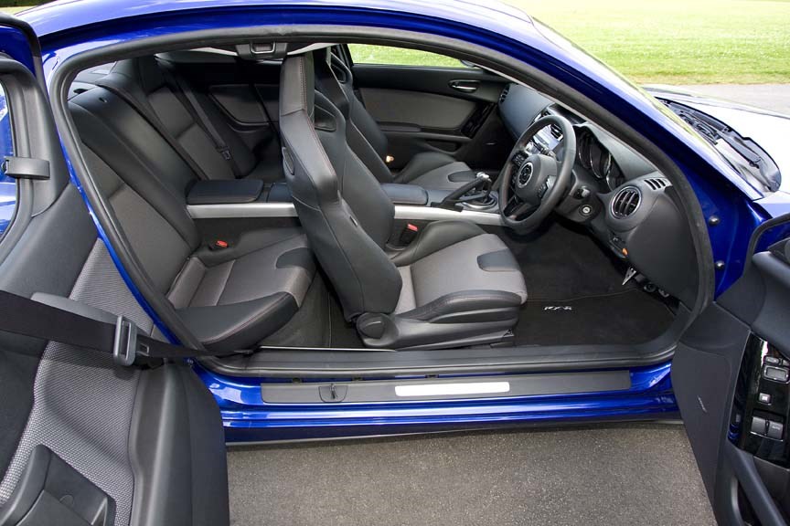 What are some standard features on the Mazda RX-8?