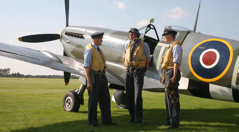 Airmen recreate WW2 moment with their Spitfire MK1X at the Goodwood Revival 2008