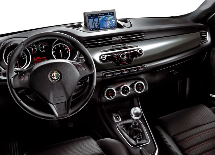 Alfa Romeo Giulietta 14 TB 170 2010 CAR review Road Testing Reviews 