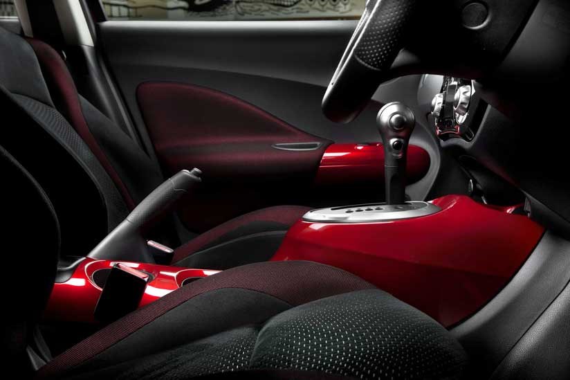  Nissan Juke's centre console is modelled on a motorcycle fuselage